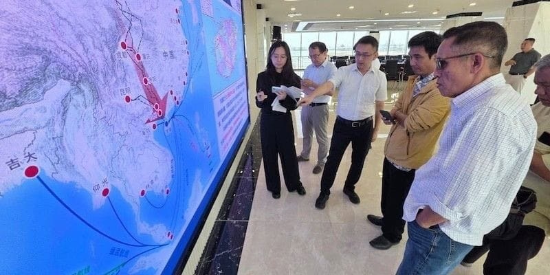 Mursyid Sonsang menyimak langsung pemaparan dari Cosco Shipping Lines mengenai peran strategis Hainan Free Trade Port, China | ist