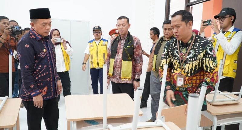 Gubernur Jambi, Al Haris, meninjau fasilitas di Sekolah Rakyat Terintegrasi 1 Tanjung Jabung Timur, Kamis | harun