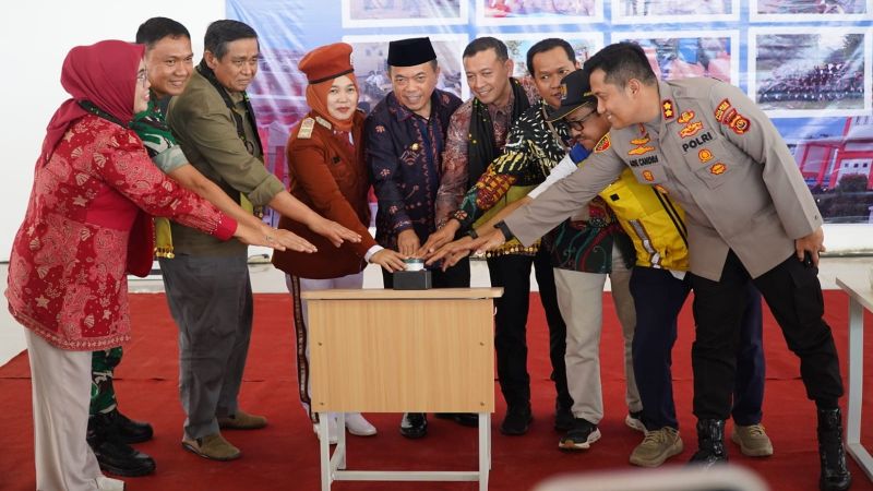 Wakil Bupati Tanjung Jabung Timur, Muslimin Tanja, pada acara pembukaan MPLS Sekolah Rakyat Terintegrasi 1 Tanjabtim, Kamis | harun