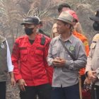 Menteri Kehutanan, Raja Juli Antoni, meninjau penanganan kebakaran lahan, di Desa Pandan Sejahtera, Geragai, Tanjung Jabung Timur, Jambi, Selasa | pld