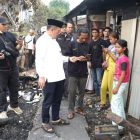 Gubernur Jambi menemui para korban kebakaran di Kelurahan Cempaka Putih, Jelutung, Kota Jambi, Minggu sore | erit