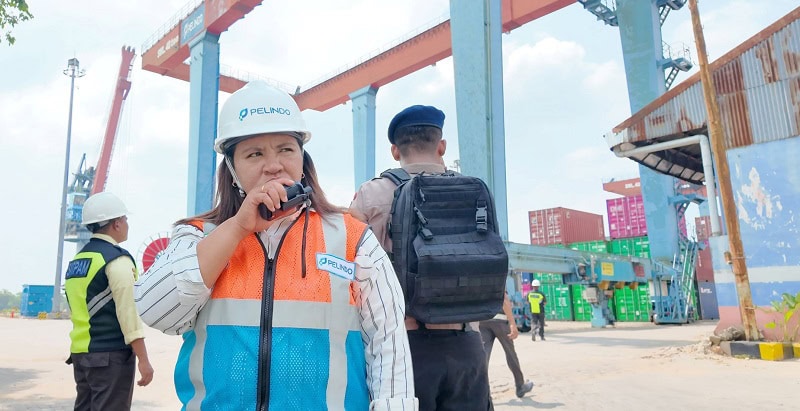 Pelindo Jambi menggelar Drill HSSE simulasi penggunaan alat pemadam api ringan (APAR) dan penanganan ancaman bom, di Terminal Petikemas Pelindo, Talang Duku | pelindo