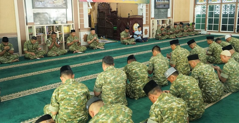 Doa bersama memperingati HUT ke-1 Kodam XX/Tuanku Imam Bonjol di Masjid At-Taqwa, Markas Korem Garuda Putih, Jambi, Jumat | penrem

