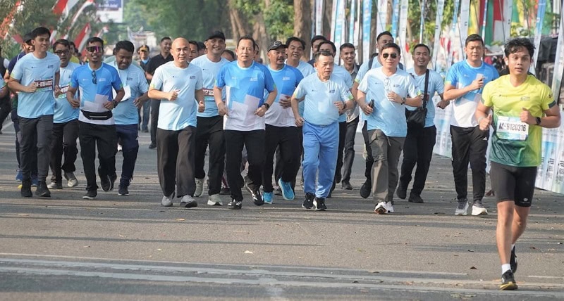 Gubernur Al Haris bersama para bupati dan wali kota ikut berlari pada event Presisi Merdeka Run 2026, Minggu | erit