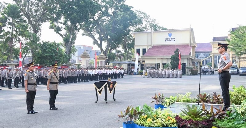 Serah terima jabatan Wakapolda Jambi dari Brigjen Pol Benny Ali kepada Brigjen Pol K Yani Sudarto, Selasa | pld