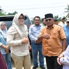 Bupati Tanjabtim bersama anggota Komisi V DPR RI meninjau kondisi jalan di Tanjabtim | dki-tjt