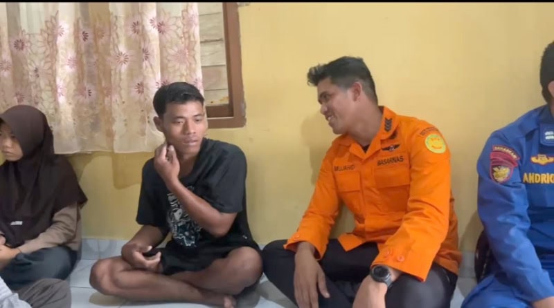 Rolah akhirnya ditemukan setelah 2 hari terombang-ambing di tengah laut | basarnas