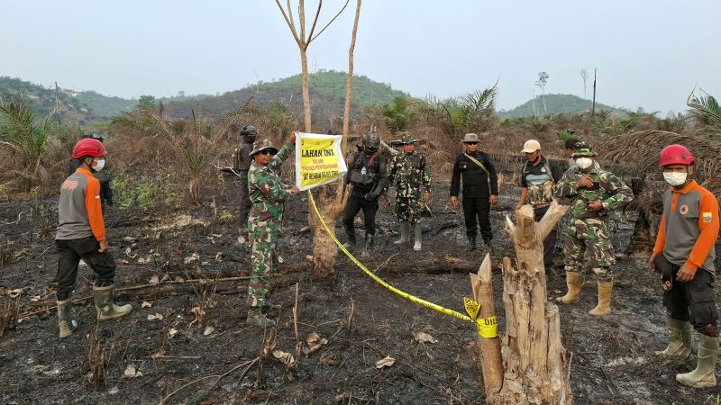 Personel Brimob bersama lintas instansi melakukan pengamanan di wiilayah konservasi gajah, di Kabupaten Tebo, Jambi | humas polda