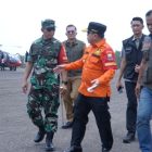 Gubernur Jambi dan Danrem Garuda Putih seusai memantau perkembangan kebakaran hutan dan lahan melalui udara | erit