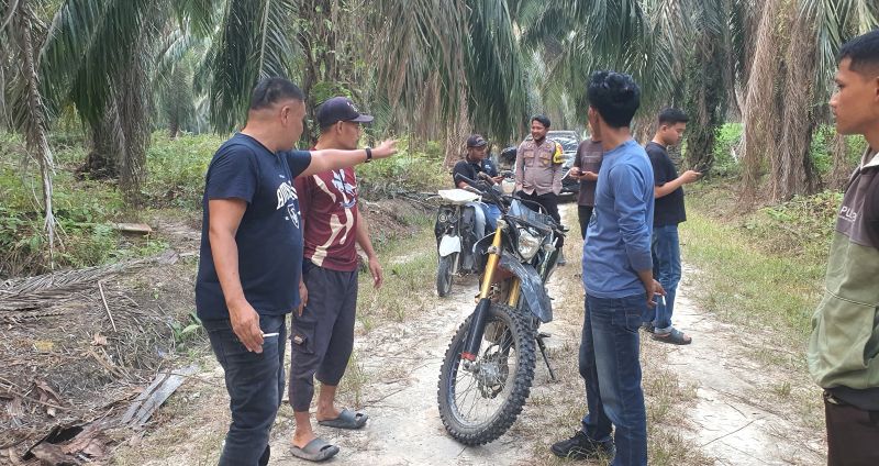 Aparat kepolisian melakukan olah Tempat Kejadian Perkara (TKP) pasca kejadian | tim