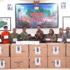 Penyerahan bantuan berlangsung di Posko Penanggulangan Bencana Karhutla Makorem 042/Gapu, Jumat | penrem