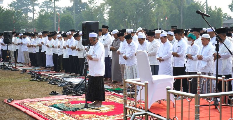 Pelaksanaan Salat Istisqa di Lapangan Garuda, Kantor Gubernur Jambi, Rabu | novri