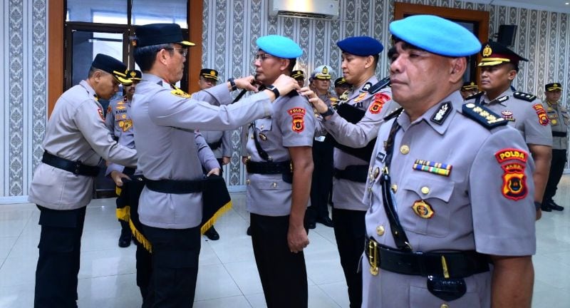 Kapolda Jambi Irjen Pol Krisno Halomoan Siregar memimpin sertijab 2 pejabat utama dan 3 kapolres, Kamis | hms pld