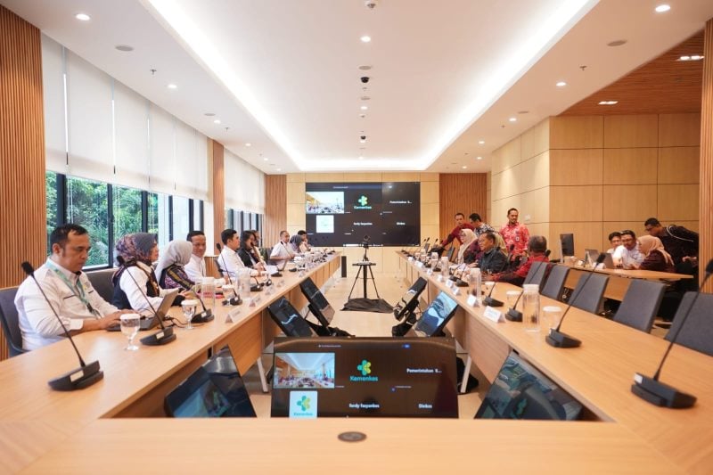 Wali Kota Jambi, Maulana, didampingi Kepala Dinas Kesehatan Kota Jambi, Elvi Roza, serta sejumlah direktur rumah sakit di Kota Jambi, bertemu Wakil Menteri Kesehatan RI, Dante Saksono Harbuwono, Selasa | eo