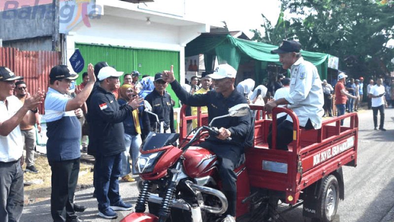 Wali Kota Jambi, Maulana, meresmikan operasional 12 unit gerobak motor di Kelurahan Kebun Handil, Jelutung, Ahad | dki-pj