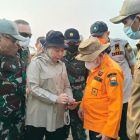 Gubernur Jambi bersama Danrem Garuda Putih meninjau lokasi kebakaran hutan, di Desa Sungai Aur, Muaro Jambi, Senin | dki-pj