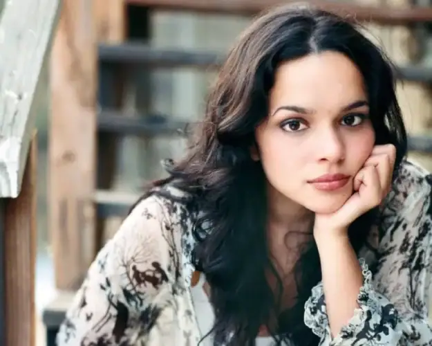 noran jones....visions promo photo