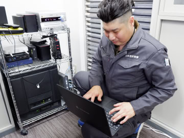 インターネット回線を介した遠隔監視による防犯カメラの視聴を行う上で必要な専門的なネットワークの設定につきましても、日本防犯設備では豊富な知識・技術を持ったスタッフが全てご対応致します。