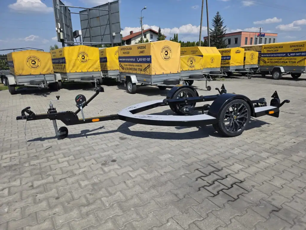 Pod Skuter KamCastom Felgi  18 Obniżona VIP PODESTY Z PIANEK CZARNA+SZARE PIANKI  GRAWER SKUTERA