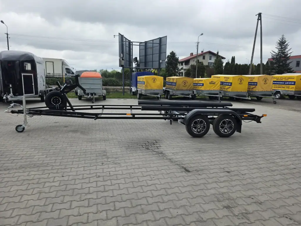 Przyczepa Podłodziowa Nowa do 2700 kg Płoza 330 cm + 3 denne rolki CZARNA