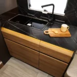 Kamper Integra Benimar Amphitryon 967 Kuchnia