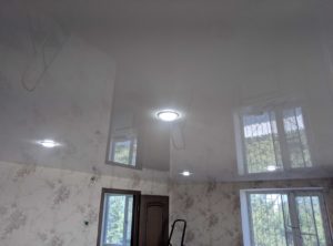 glyanczevye-potolki (23)