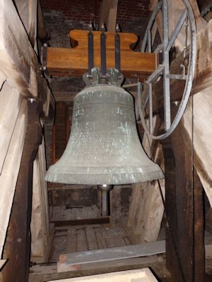 Mittlere Glocke: 1849 von Simon Zach in Stralsund umgegossen, Bronze, d=1,25 m
