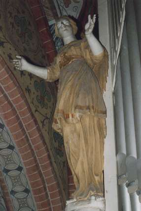 Orgelpfeifen und Figur