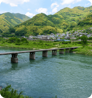 川と山の写真