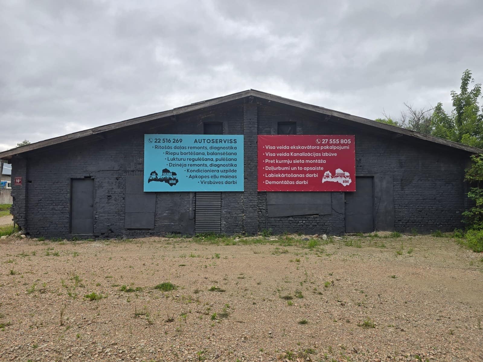 Baneri ar uzņēmuma darbības jomu.