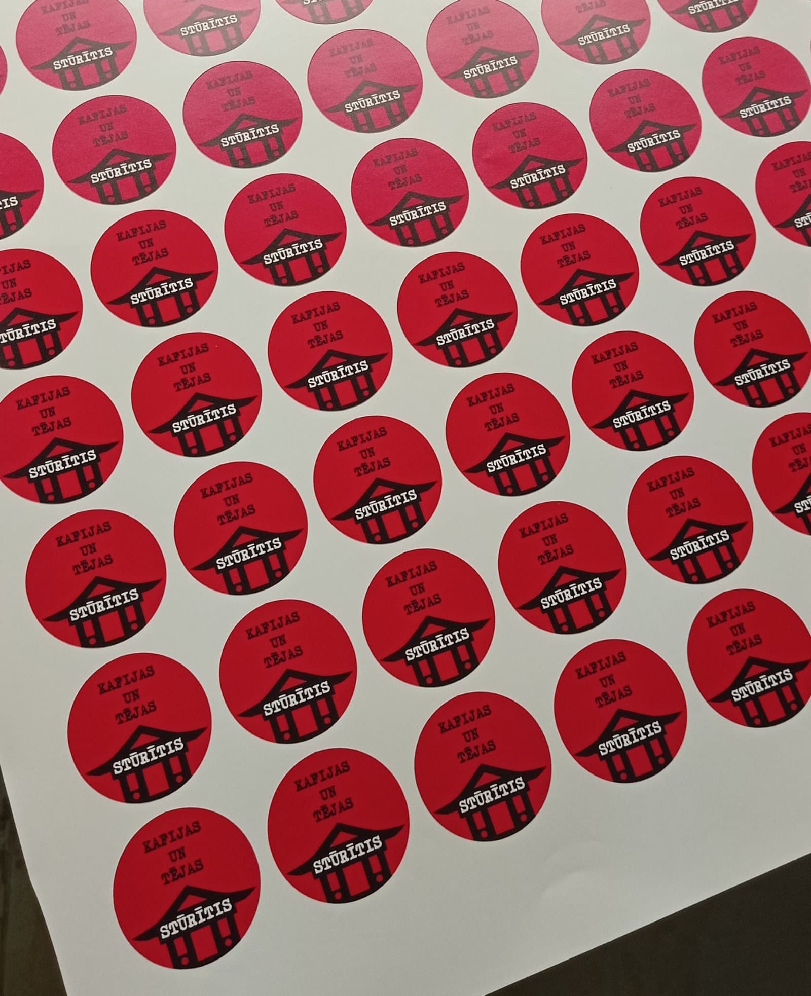 Logo uzlīmes iepakojumam