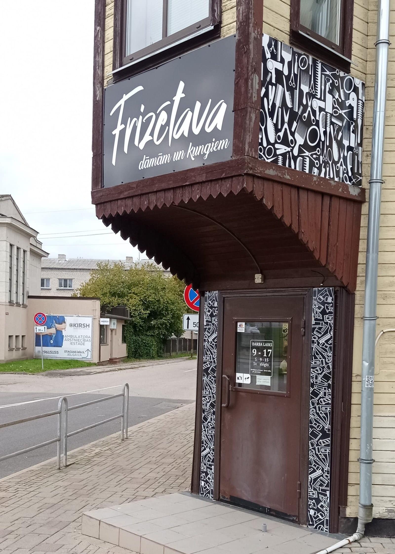 Frizētavas ārējās fasādes dizains.