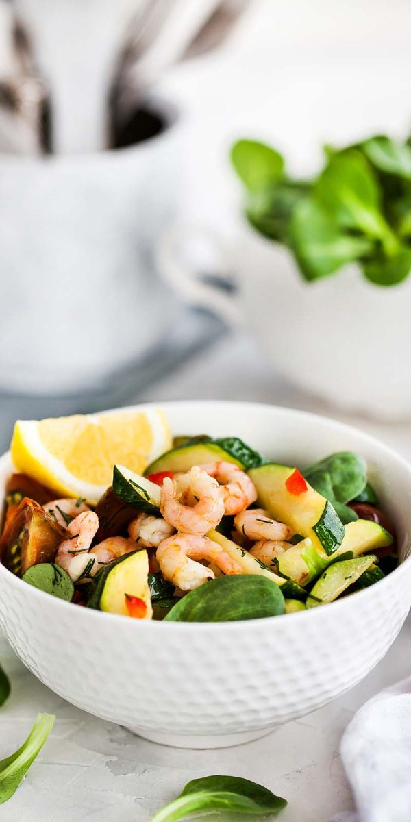 shrimps-and-zucchini-warm-salad-delicious-health-PTPG97N.jpg ensalada de gambas