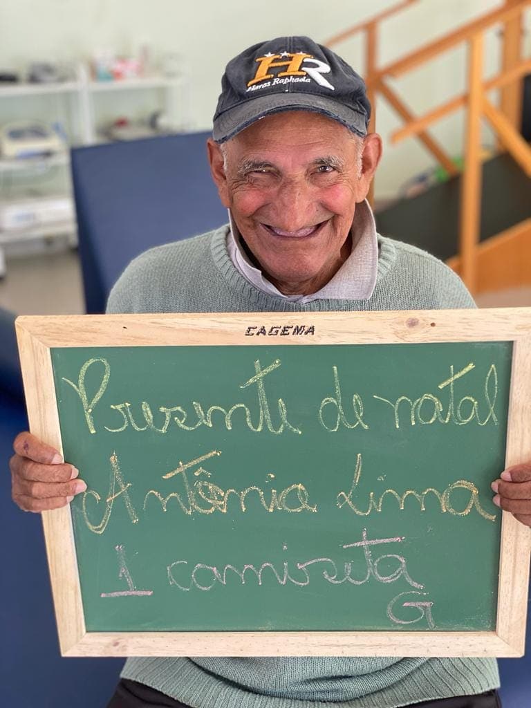 Idoso sorrindo no Lar Vicentino de Itapeva