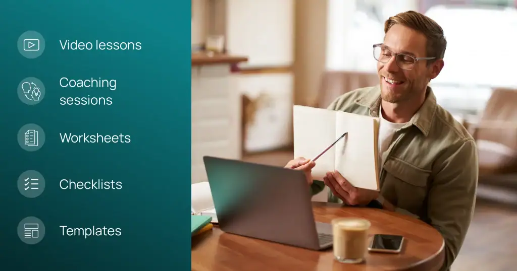Online trainer with notebook and laptop, showing Learniverse course formats: video lessons, coaching, worksheets, checklists, templates.