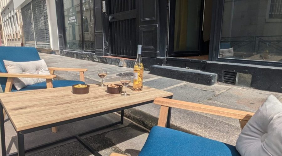 Aperitif and Reading Area