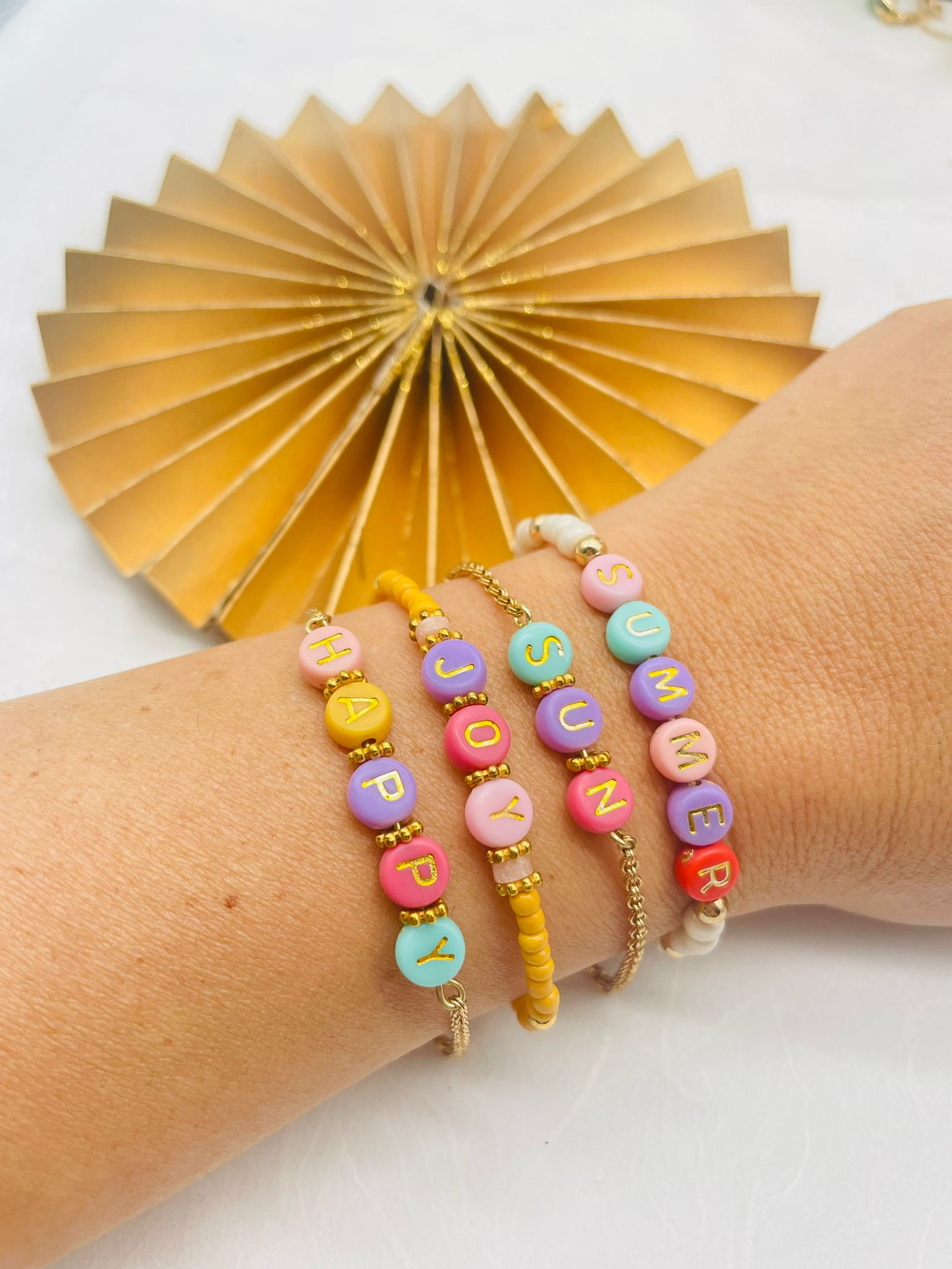 Boho Mantra Armband mit Symbolen und Natursteinperlen