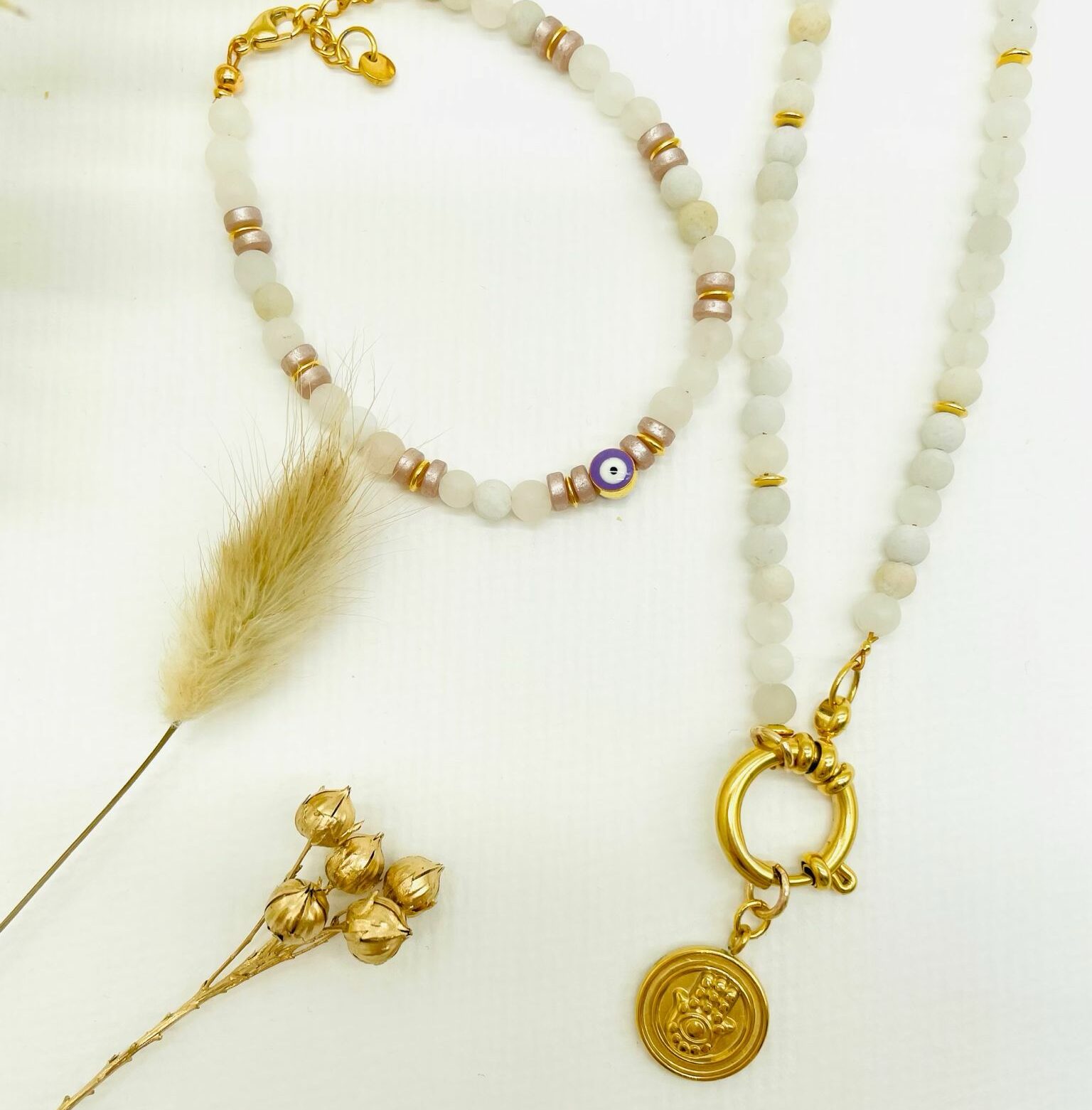 Armbänder und Ketten