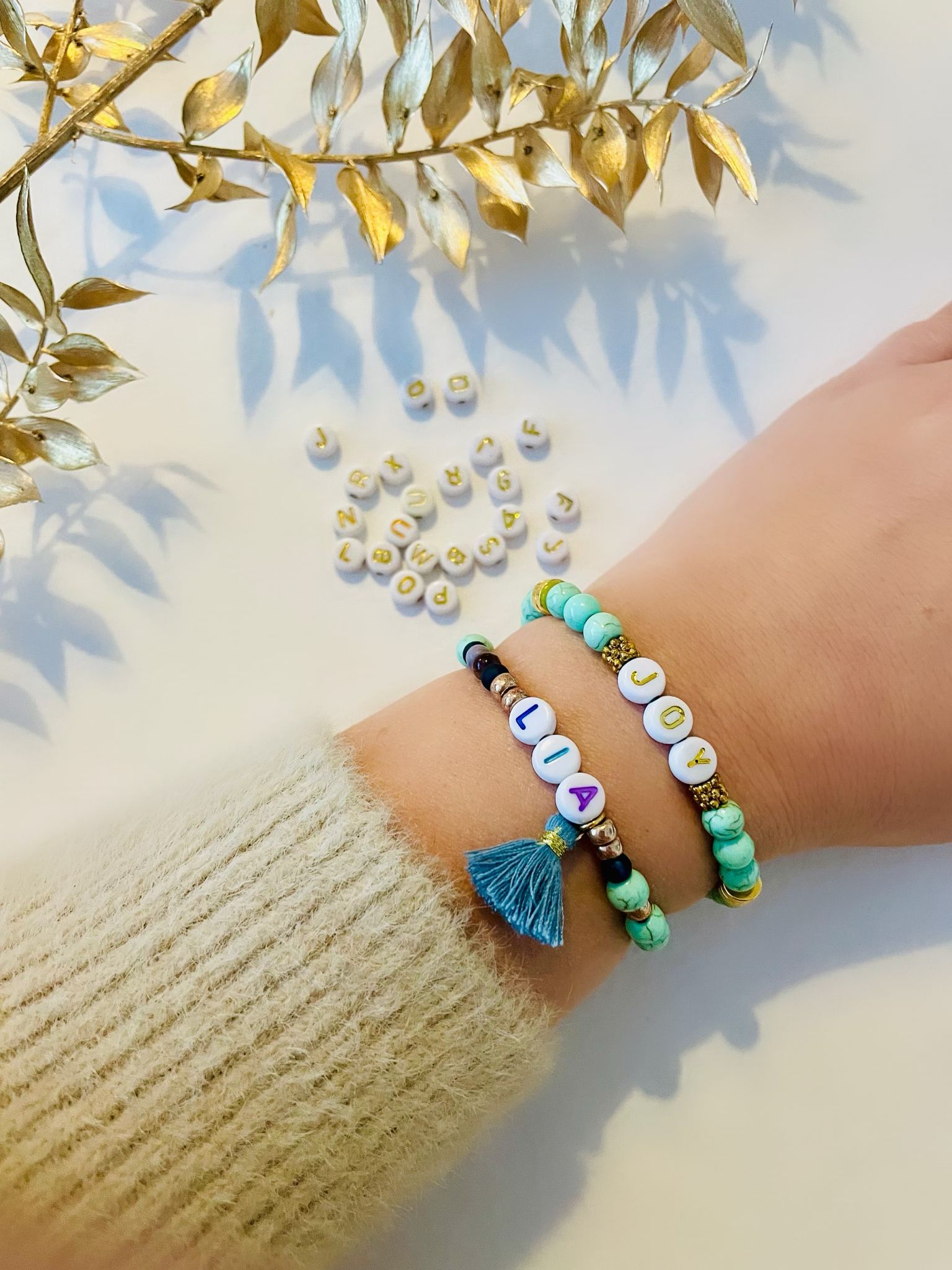 Buchstabenarmband weiss gold handgemacht