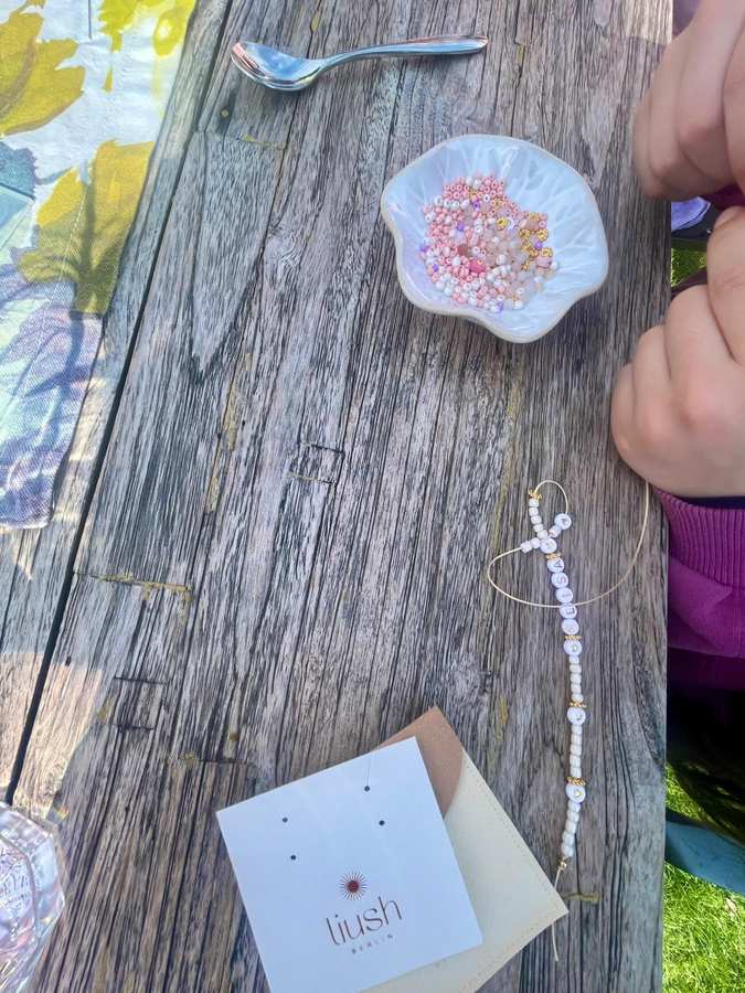 Handgemachtes Perlenarmband mit Buchstaben Yasmina vom Kindergeburtstag
