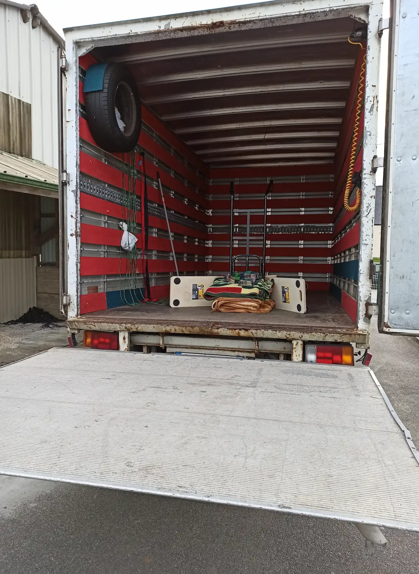 Équipement de déménagement sécurisé – Camion Entre Nous Cholet