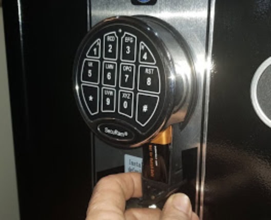 safe-lock-repair-locksmith-service