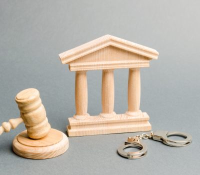 Symbol der Gerechtigkeit – Expertenberatung im Arbeitsrecht für Unternehmen. Symbol of justice – Expert labor law consultation for businesses.