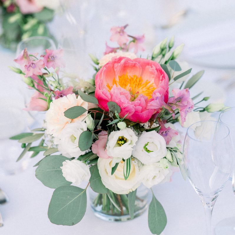 fleuriste-mariage-bordeaux-luxe-bouquet-rond-chic-centre-de-table-pivoine