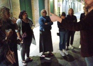 Guests enjoying the New Orleans Spooky Spirits Haunted Pub Crawl at night