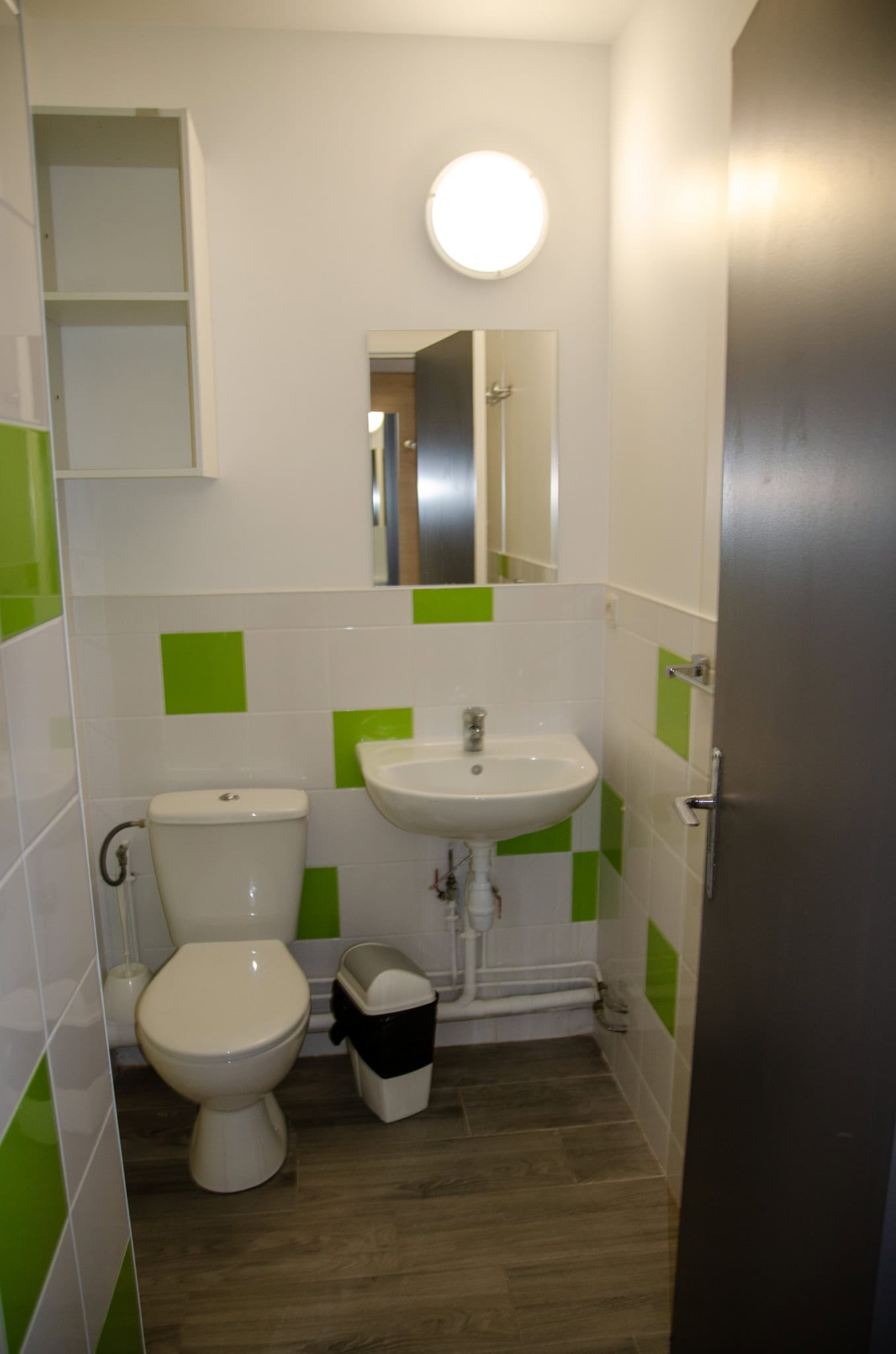 u2 studio - bathroom