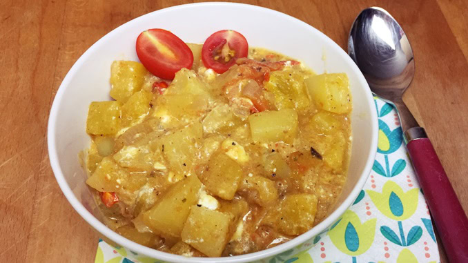 Kürbis-Kartoffel-Pfanne-mit-Kirschtomaten-und-Feta