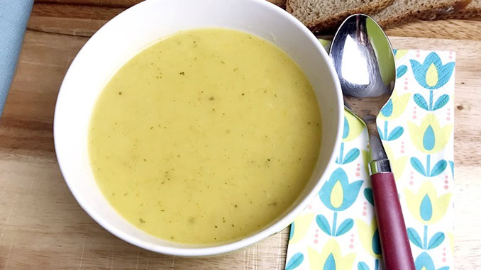 Gemüsecremesuppe mit Pastinakenschwerpunkt