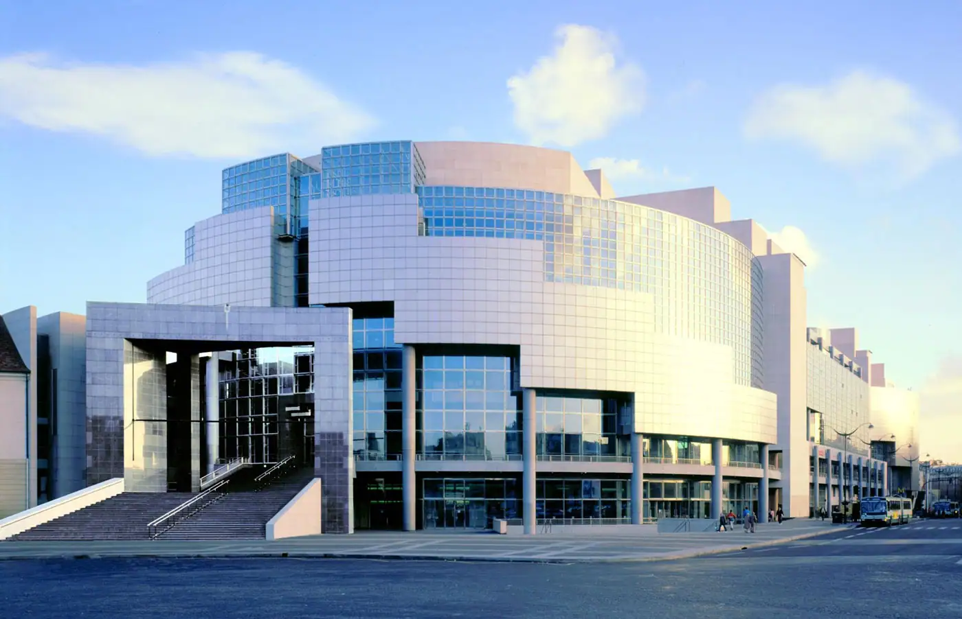 Façade extérieure de l'Opéra Bastille à Paris