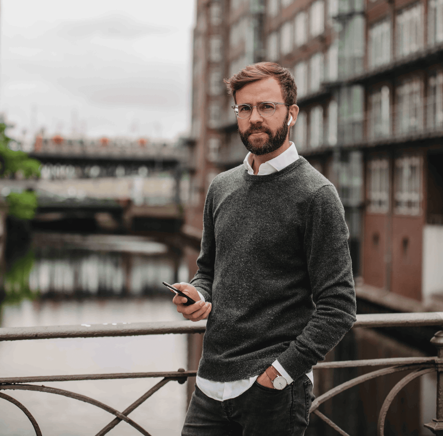 Tim Schmaddebeck in der Hamburger Speicherstadt